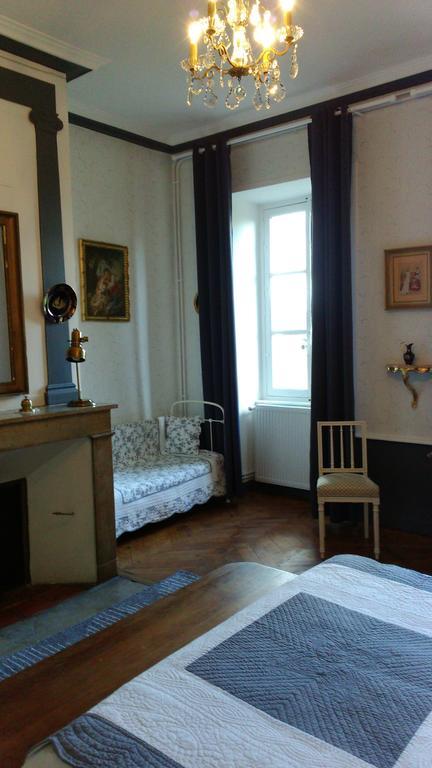 Menetrol Chateau De Bourrassol B&B 외부 사진