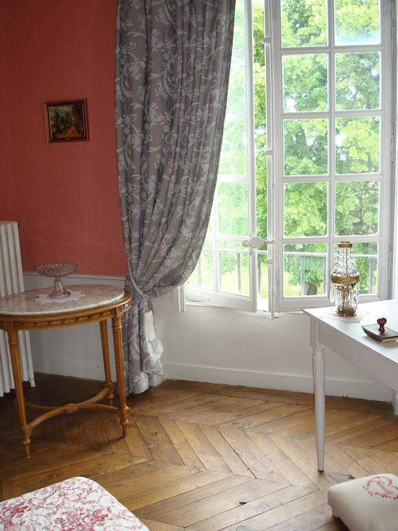 Menetrol Chateau De Bourrassol B&B 외부 사진