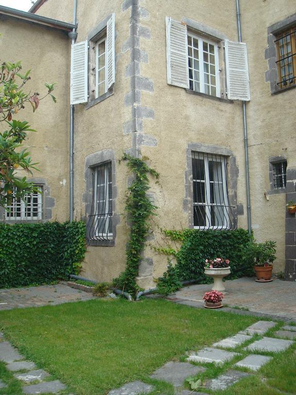 Menetrol Chateau De Bourrassol B&B 외부 사진