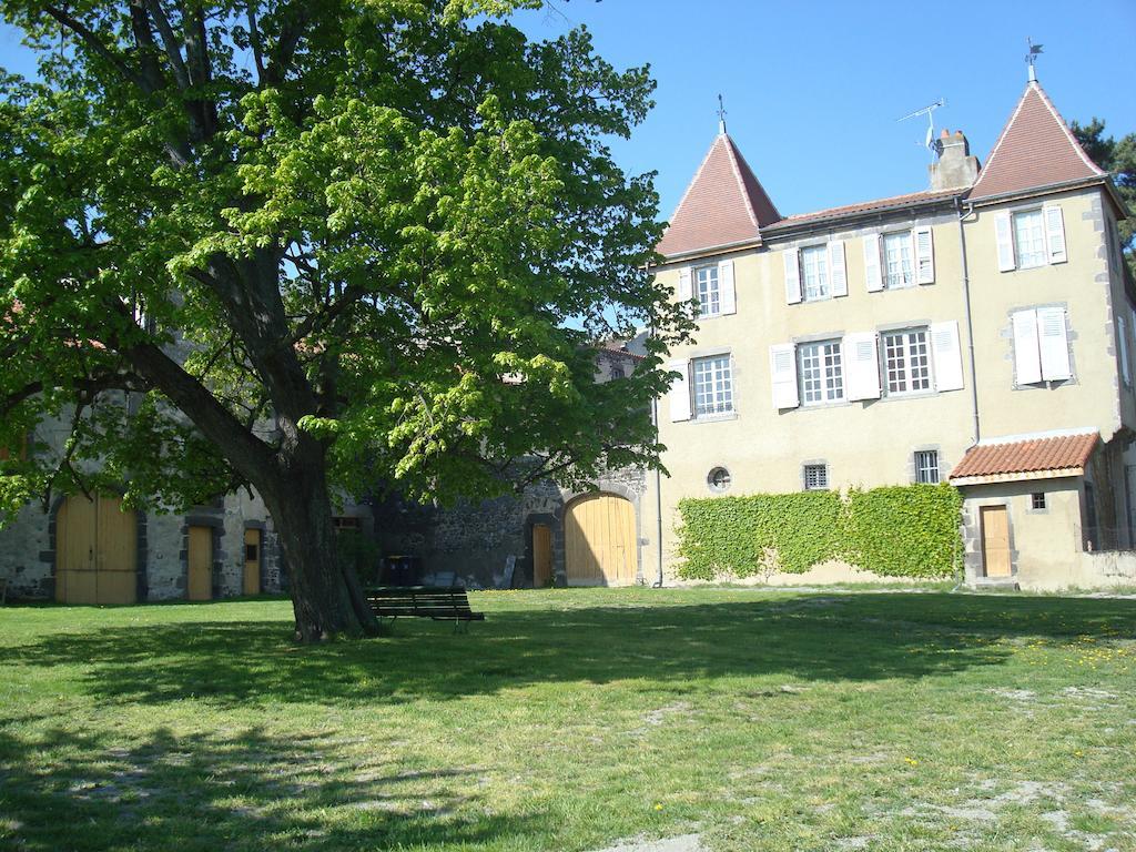 Menetrol Chateau De Bourrassol B&B 객실 사진