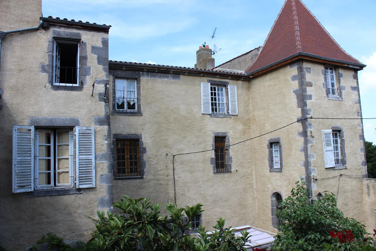 Menetrol Chateau De Bourrassol B&B 외부 사진