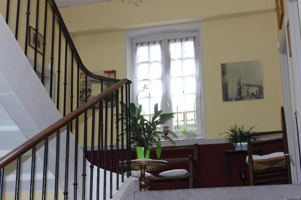 Menetrol Chateau De Bourrassol B&B 외부 사진
